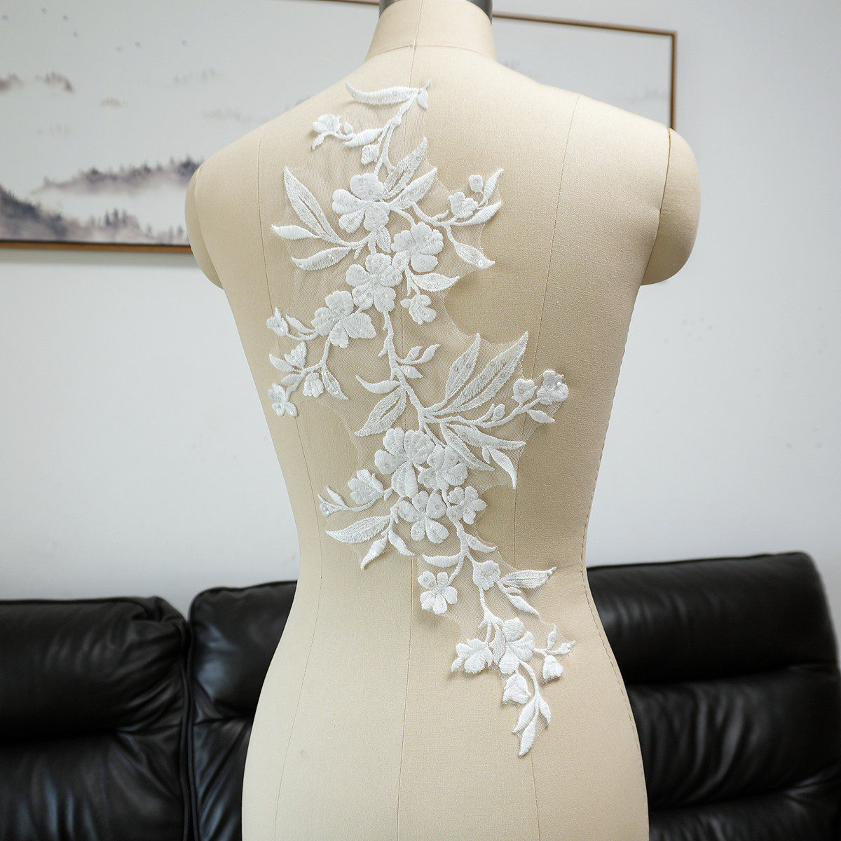 White Floral Leaf Sequins Appl - огляд і ціна Craft Embellishment