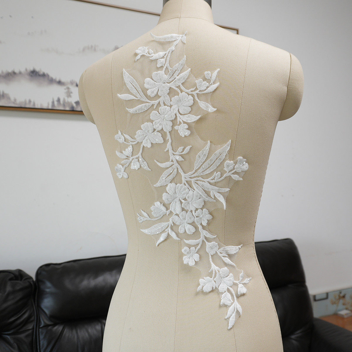 White Floral Leaf Sequins Appl - огляд і ціна Craft Embellishment