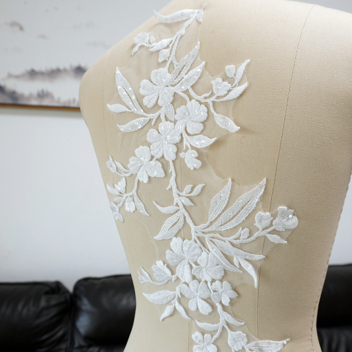 White Floral Leaf Sequins Appl - огляд і ціна Craft Embellishment