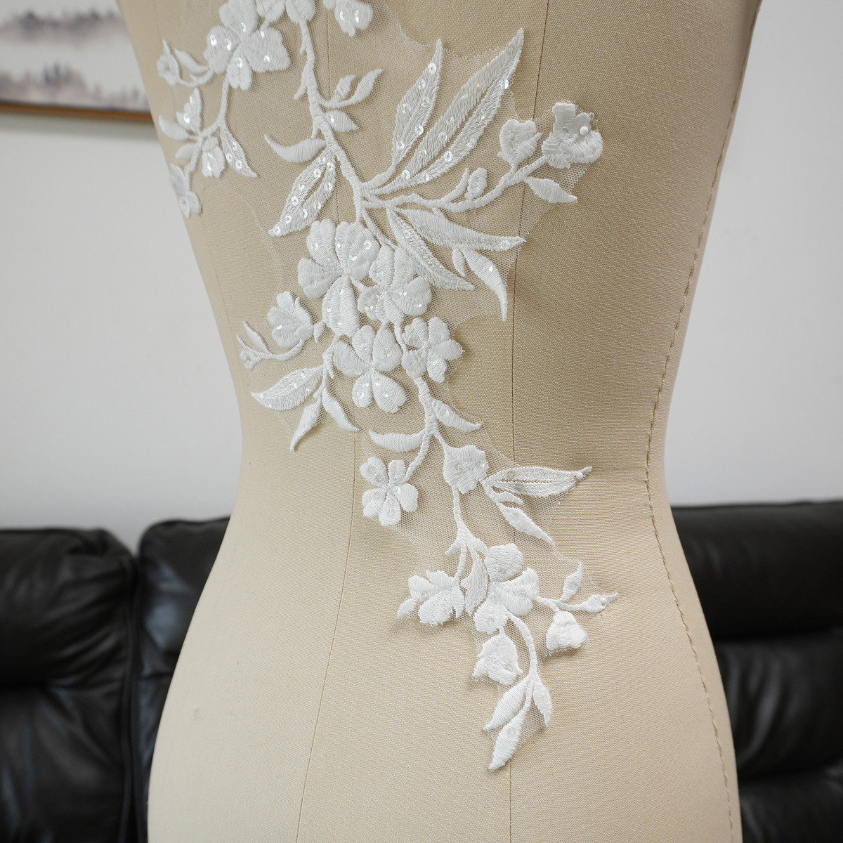 White Floral Leaf Sequins Appl - огляд і ціна Craft Embellishment